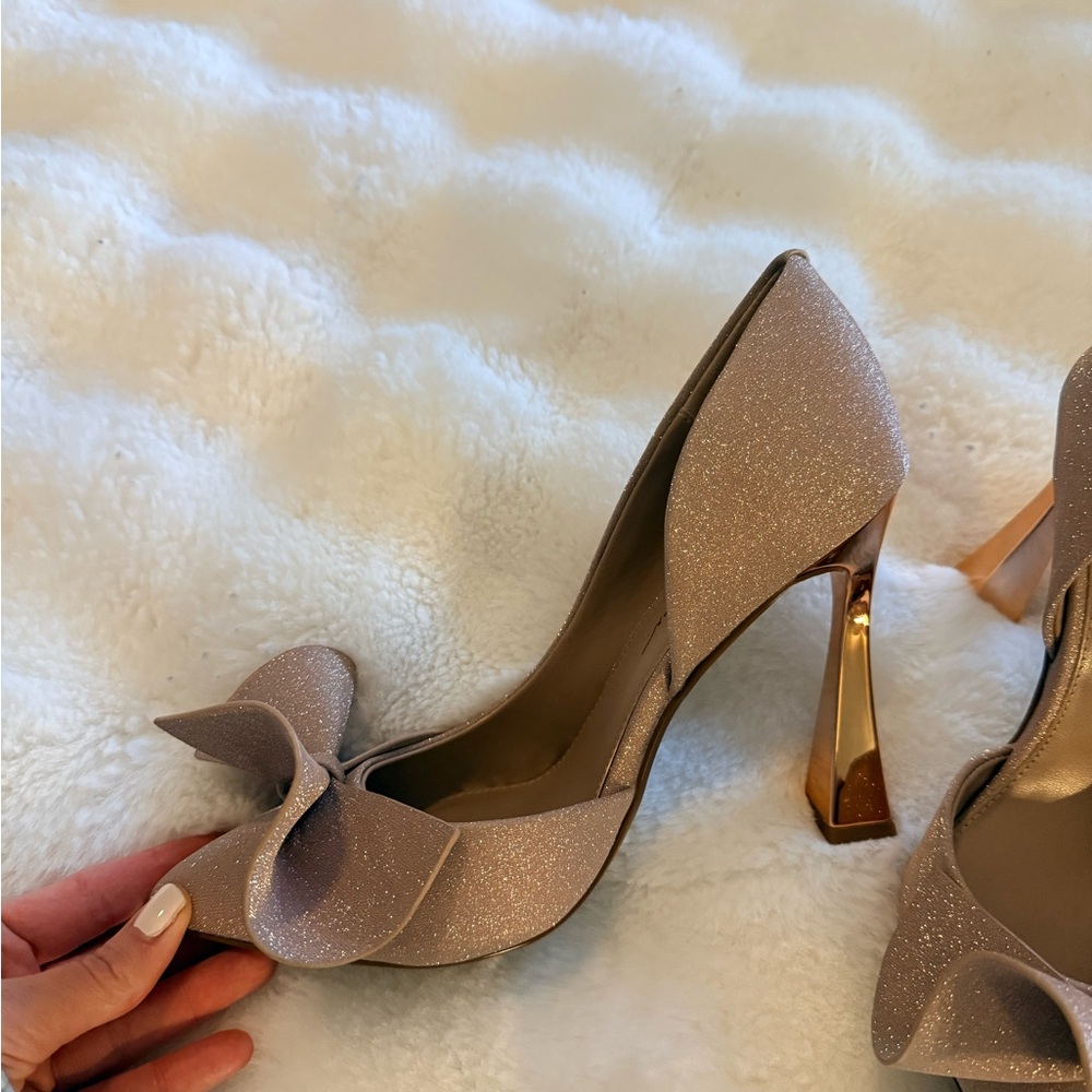 Betsey Johnson Glitter Pink Heels with Bow - Picture 3 of 4